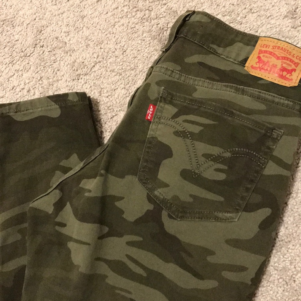 Woman’s Levi’s Jeans 535 30